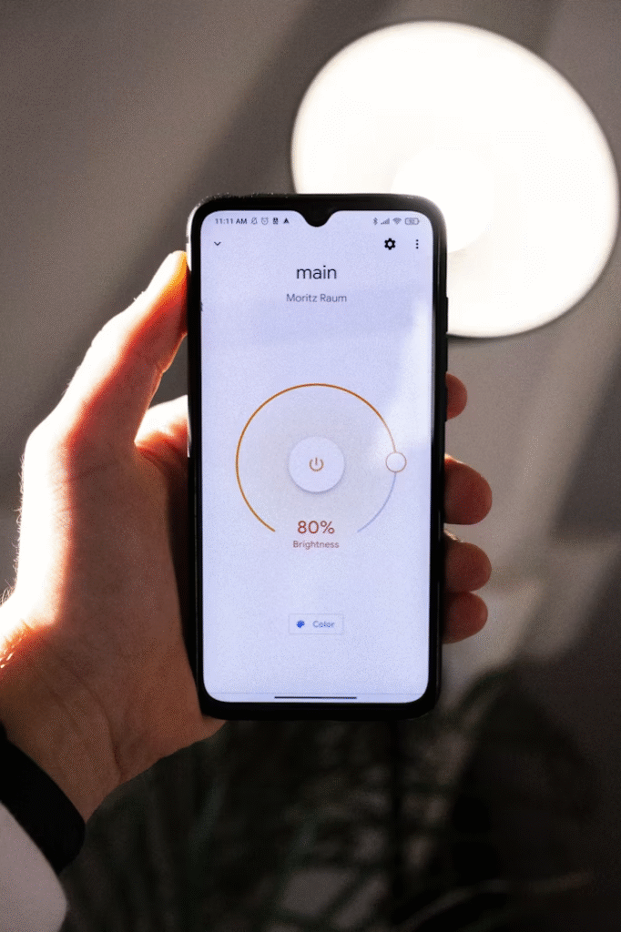a phone with dimming light function